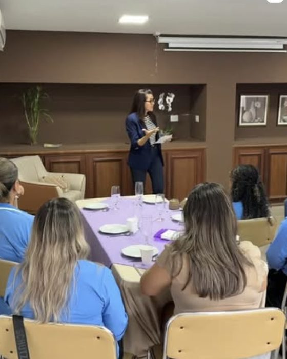 Evento da Conalt com equipe reunida em sala de palestra